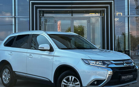 Mitsubishi Outlander III рестайлинг 3, 2018 год, 2 150 000 рублей, 3 фотография