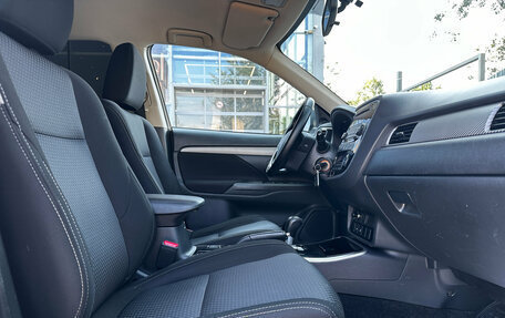 Mitsubishi Outlander III рестайлинг 3, 2018 год, 2 150 000 рублей, 15 фотография