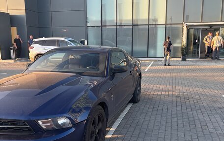 Ford Mustang VI рестайлинг, 2010 год, 1 400 000 рублей, 4 фотография