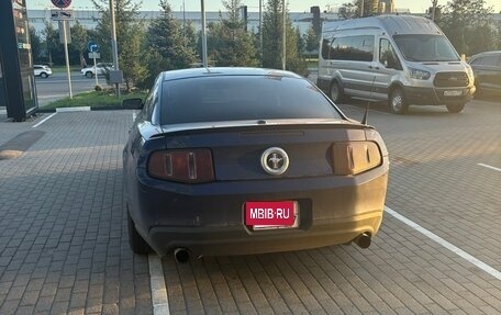 Ford Mustang VI рестайлинг, 2010 год, 1 400 000 рублей, 6 фотография
