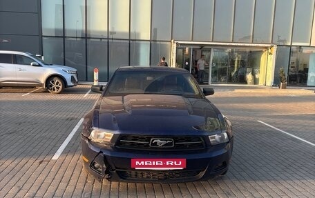 Ford Mustang VI рестайлинг, 2010 год, 1 400 000 рублей, 3 фотография