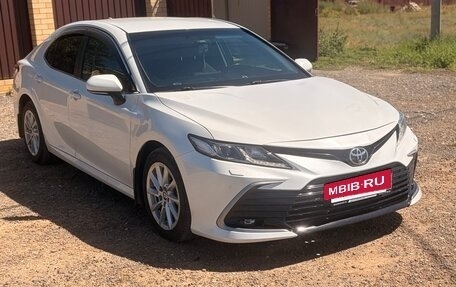 Toyota Camry, 2021 год, 2 900 000 рублей, 3 фотография