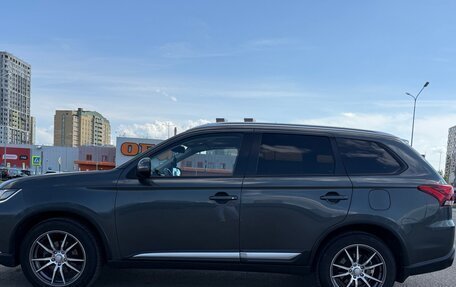 Mitsubishi Outlander III рестайлинг 3, 2017 год, 1 710 000 рублей, 3 фотография