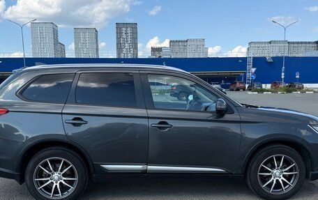 Mitsubishi Outlander III рестайлинг 3, 2017 год, 1 710 000 рублей, 7 фотография