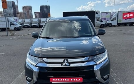 Mitsubishi Outlander III рестайлинг 3, 2017 год, 1 710 000 рублей, 2 фотография