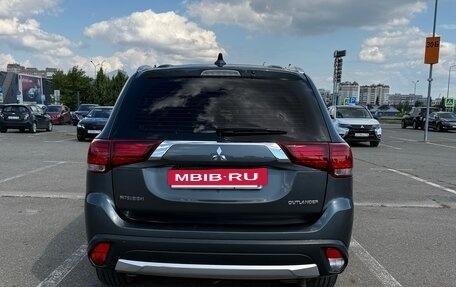 Mitsubishi Outlander III рестайлинг 3, 2017 год, 1 710 000 рублей, 5 фотография