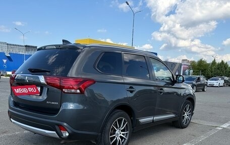 Mitsubishi Outlander III рестайлинг 3, 2017 год, 1 710 000 рублей, 6 фотография