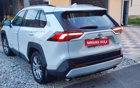 Toyota RAV4, 2024 год, 3 880 000 рублей, 4 фотография