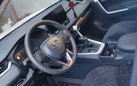 Toyota RAV4, 2024 год, 3 880 000 рублей, 6 фотография