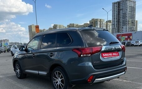 Mitsubishi Outlander III рестайлинг 3, 2017 год, 1 710 000 рублей, 4 фотография