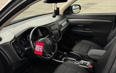 Mitsubishi Outlander III рестайлинг 3, 2017 год, 1 710 000 рублей, 9 фотография