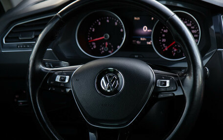 Volkswagen Tiguan II, 2018 год, 1 988 000 рублей, 11 фотография
