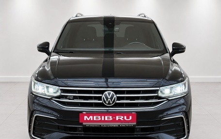 Volkswagen Tiguan II, 2021 год, 2 990 000 рублей, 2 фотография