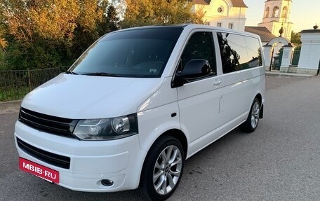 Volkswagen Caravelle T5, 2011 год, 1 950 000 рублей, 2 фотография