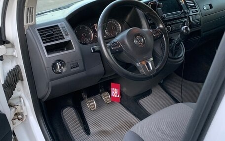 Volkswagen Caravelle T5, 2011 год, 1 950 000 рублей, 17 фотография