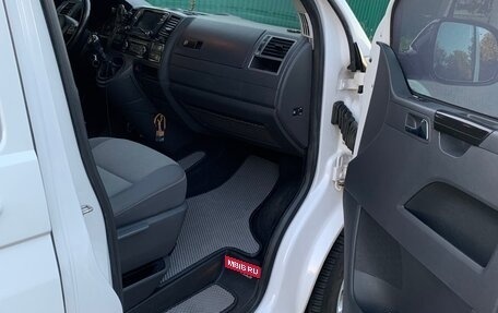 Volkswagen Caravelle T5, 2011 год, 1 950 000 рублей, 8 фотография