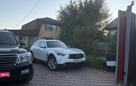 Infiniti QX70, 2013 год, 1 970 000 рублей, 3 фотография