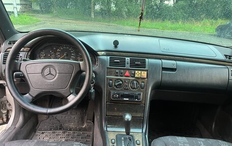 Mercedes-Benz E-Класс, 1999 год, 300 000 рублей, 5 фотография