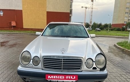 Mercedes-Benz E-Класс, 1999 год, 300 000 рублей, 2 фотография
