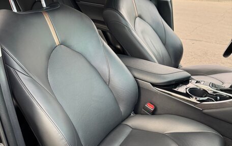 Toyota Camry, 2019 год, 2 400 000 рублей, 15 фотография