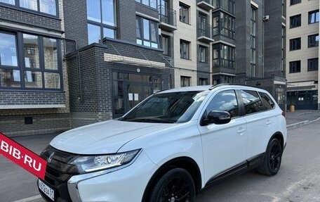 Mitsubishi Outlander III рестайлинг 3, 2021 год, 2 500 000 рублей, 2 фотография