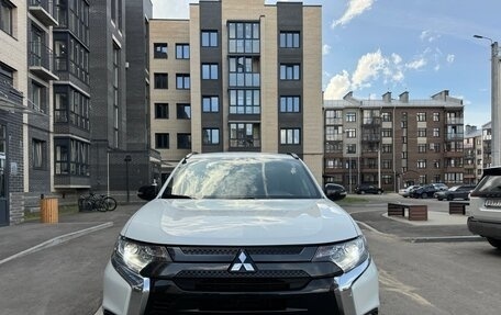 Mitsubishi Outlander III рестайлинг 3, 2021 год, 2 500 000 рублей, 4 фотография
