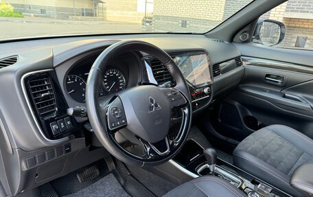 Mitsubishi Outlander III рестайлинг 3, 2021 год, 2 500 000 рублей, 17 фотография