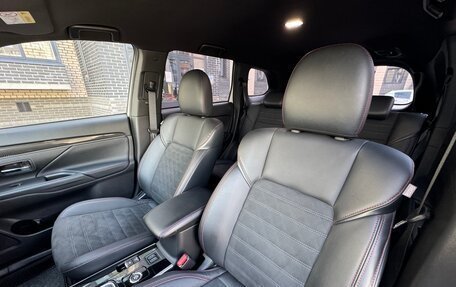 Mitsubishi Outlander III рестайлинг 3, 2021 год, 2 500 000 рублей, 19 фотография