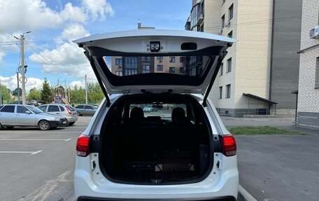 Mitsubishi Outlander III рестайлинг 3, 2021 год, 2 500 000 рублей, 9 фотография