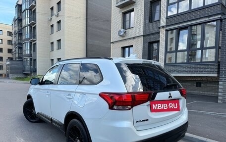 Mitsubishi Outlander III рестайлинг 3, 2021 год, 2 500 000 рублей, 7 фотография