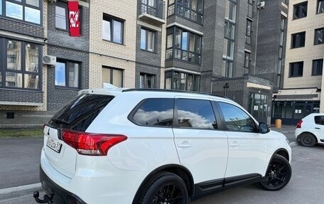 Mitsubishi Outlander III рестайлинг 3, 2021 год, 2 500 000 рублей, 11 фотография