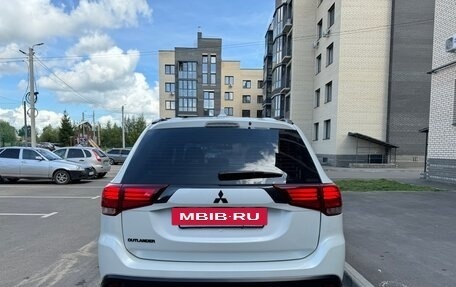 Mitsubishi Outlander III рестайлинг 3, 2021 год, 2 500 000 рублей, 8 фотография