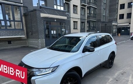 Mitsubishi Outlander III рестайлинг 3, 2021 год, 2 500 000 рублей, 15 фотография