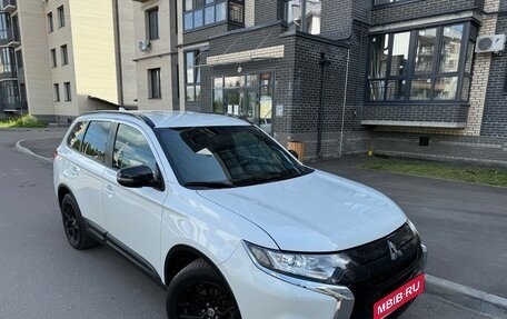 Mitsubishi Outlander III рестайлинг 3, 2021 год, 2 500 000 рублей, 14 фотография