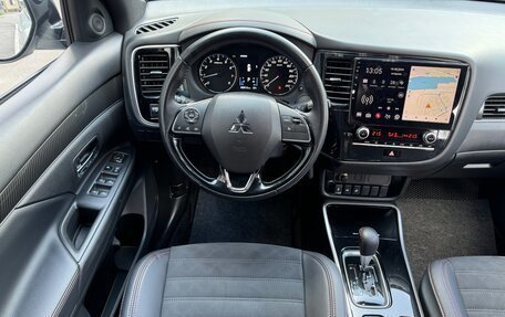 Mitsubishi Outlander III рестайлинг 3, 2021 год, 2 500 000 рублей, 29 фотография