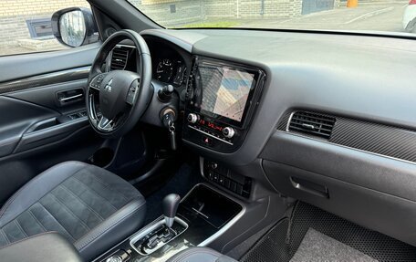 Mitsubishi Outlander III рестайлинг 3, 2021 год, 2 500 000 рублей, 26 фотография