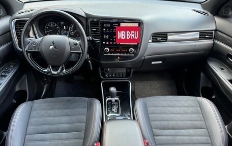 Mitsubishi Outlander III рестайлинг 3, 2021 год, 2 500 000 рублей, 28 фотография