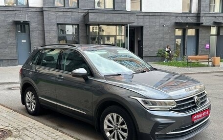 Volkswagen Tiguan II, 2021 год, 2 430 000 рублей, 1 фотография