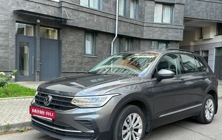 Volkswagen Tiguan II, 2021 год, 2 430 000 рублей, 6 фотография