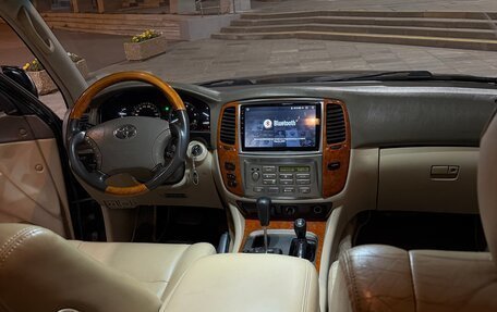 Toyota Land Cruiser 100 рестайлинг 2, 2003 год, 1 135 000 рублей, 17 фотография