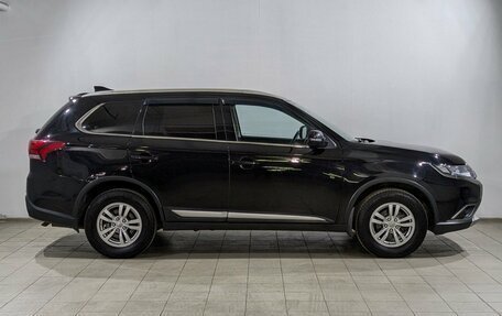 Mitsubishi Outlander III рестайлинг 3, 2017 год, 1 870 000 рублей, 11 фотография