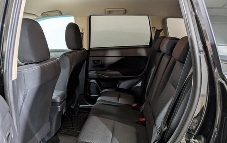 Mitsubishi Outlander III рестайлинг 3, 2017 год, 1 870 000 рублей, 4 фотография