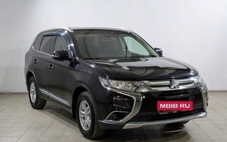 Mitsubishi Outlander III рестайлинг 3, 2017 год, 1 870 000 рублей, 10 фотография