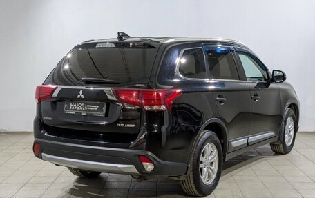 Mitsubishi Outlander III рестайлинг 3, 2017 год, 1 870 000 рублей, 14 фотография