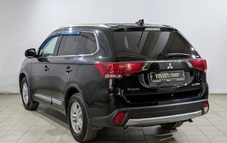 Mitsubishi Outlander III рестайлинг 3, 2017 год, 1 870 000 рублей, 28 фотография