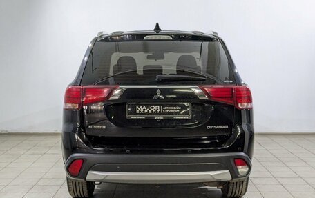 Mitsubishi Outlander III рестайлинг 3, 2017 год, 1 870 000 рублей, 16 фотография