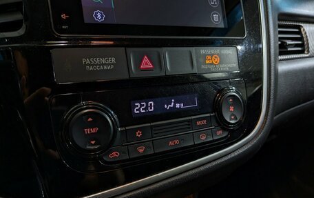 Mitsubishi Outlander III рестайлинг 3, 2017 год, 1 870 000 рублей, 19 фотография
