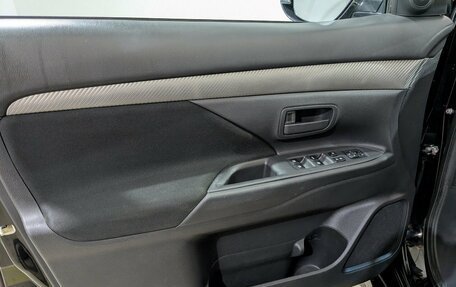 Mitsubishi Outlander III рестайлинг 3, 2017 год, 1 870 000 рублей, 22 фотография