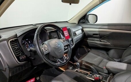 Mitsubishi Outlander III рестайлинг 3, 2017 год, 1 870 000 рублей, 27 фотография