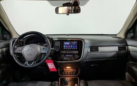 Mitsubishi Outlander III рестайлинг 3, 2017 год, 1 870 000 рублей, 24 фотография